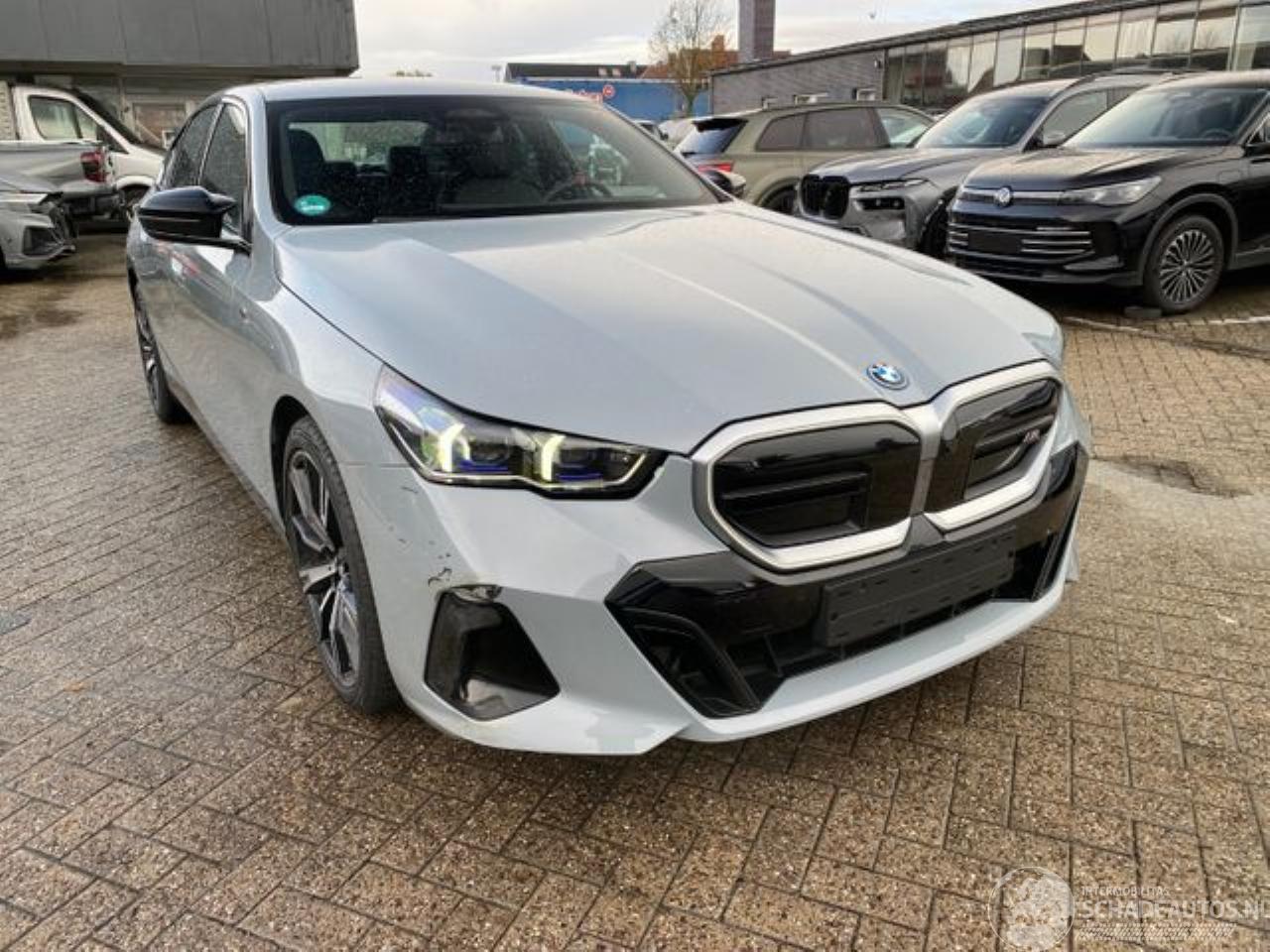 BMW i5 M60 xDrive *HEAD-UP - 360 KAM - NAVI*