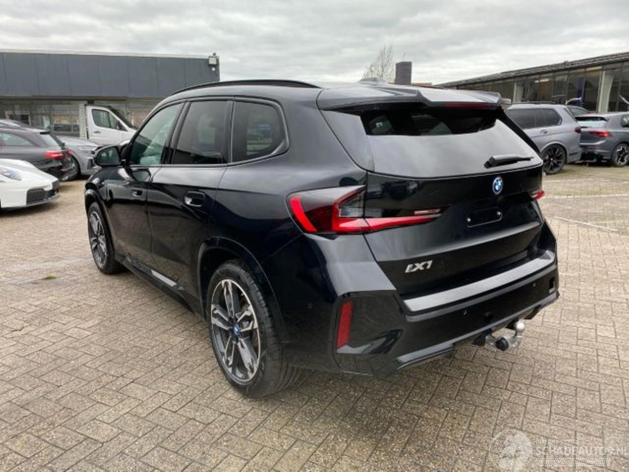 BMW iX1 eDrive20 M Sport *HEAD-UP - PANO - 360 KAM*