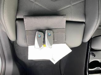 BMW iX2 eDrive20 M Sport *PANO - AHK - KAM - NAVI* picture 21