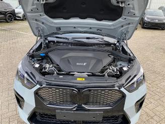 BMW iX2 eDrive20 M Sport *PANO - AHK - KAM - NAVI* picture 14