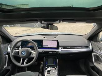 BMW iX2 eDrive20 M Sport *PANO - AHK - KAM - NAVI* picture 18