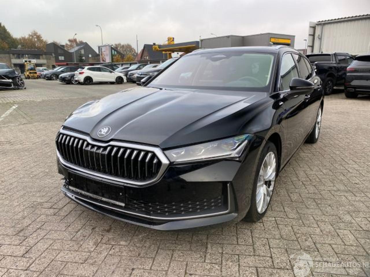 Skoda Superb Combi 1.5 TSI iV L&K *HEAD-UP - PANO-AHK*