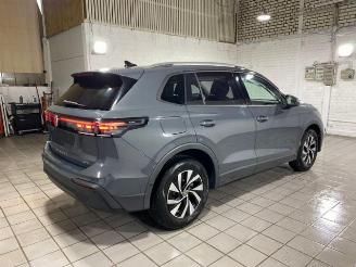 uszkodzony samochody osobowe Volkswagen Tiguan 1.5 eTSI DSG Life 2025/11