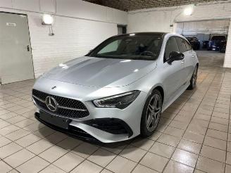 krockskadad bil auto Mercedes Cla-klasse 180 SB AMG Line PANO/AHK/KAM/NAVI 2025/6