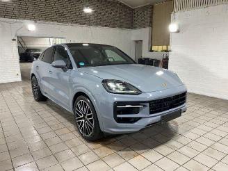 Vaurioauto  passenger cars Porsche Cayenne S E-Hybrid Coupe CHRONO/PANO/HUD/AHK/360 2025/2