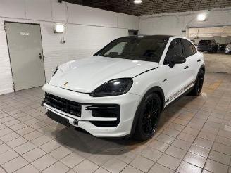 krockskadad bil auto Porsche Cayenne Coupe Turbo E-Hybrid mit GT-Paket 2024/12