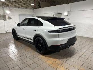Damaged car Porsche Cayenne Coupe Turbo E-Hybrid mit GT-Paket 2024/12