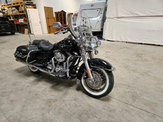 krockskadad bil auto Harley-Davidson Road King FLHR Kesstech 2011/3