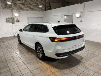 Coche accidentado Volkswagen Passat Variant 2.0 TDI DSG Business HUD/AHK/360 2025/6