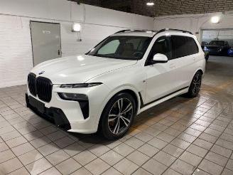 krockskadad bil auto BMW X7 xDrive40i M Sport Pro 7-sitz. PANO/HUD/AHK/HK 2025/9