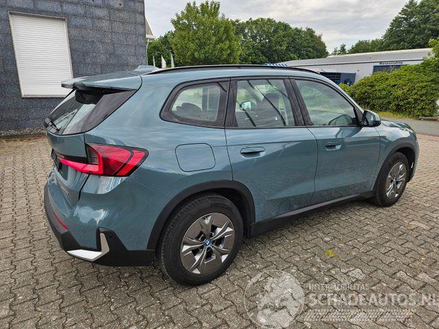 BMW iX1 eDrive20 KAM/H&K