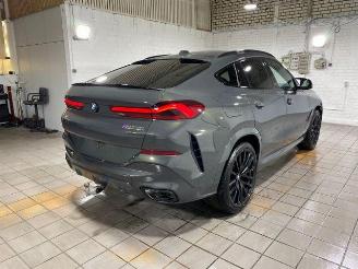 krockskadad bil auto BMW X6 M60i STANDHZG/PANO/HUD/AHK/360/B&W/NAVI 2025/10