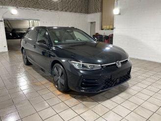krockskadad bil auto Volkswagen Passat Variant 1.5 TSI e-Hybrid R-Line HUD/360 2025/10