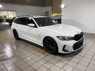 BMW 3-serie 0e Touring M Sport HUD/AHK/KAM/NAVI picture 3