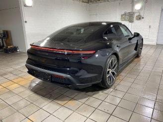 Damaged car Porsche Taycan GTS CHRONO/PANO/HUD/360/BOSE/NAVI 2025/9