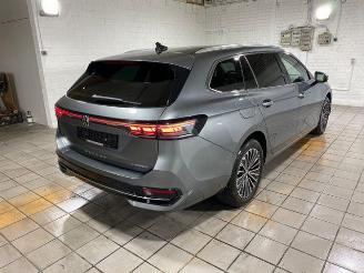 Voiture accidenté Volkswagen Passat Variant 1.5 TSI e-Hybrid Elegance AHK/360 2025/6