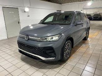 krockskadad bil auto Volkswagen Tiguan 2.0 TDI DSG 4Motion R-LinePANO/360/NAVI 2024/11