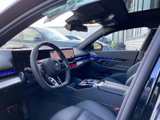 BMW M5 Limousine PANO/HUD/360/AHK/B&W/NAVI picture 15