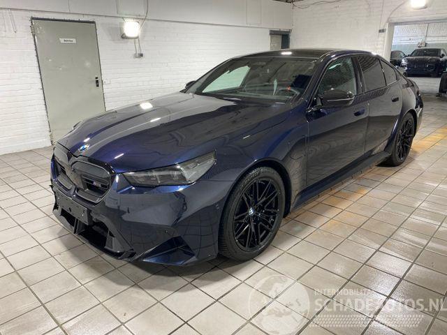 BMW M5 Limousine PANO/HUD/360/AHK/B&W/NAVI