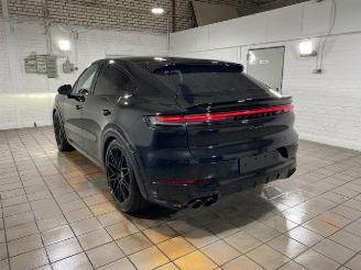 krockskadad bil auto Porsche Cayenne Coupe GTS STANDHZG/CHRONO/PANO/AHK/360 2025/3