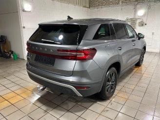 krockskadad bil auto Skoda Kodiaq iV 1.5 TSI e-Hybrid Selection AHK/KAM 2025/11
