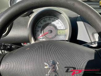 Peugeot 107 107, Hatchback, 2005 / 2014 1.0 12V picture 10