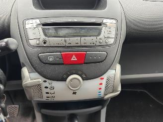 Peugeot 107  picture 16