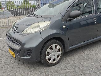Peugeot 107  picture 2