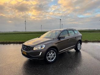 uszkodzony samochody osobowe Volvo Xc-60 Volvo XC 60 XC60 Summum 2WD AHK Leder Navi ! 2014/4