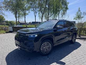 Coche accidentado Volkswagen Tayron Tayron 1.5 TSI eHybrid 150kW R-Line PANO HUD Trekhaak Massage Leer VOL VOL 2026/2