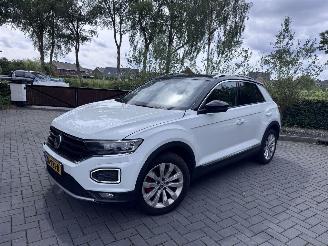 Schadeauto Volkswagen T-Roc Volkswagen T-Roc 1.5 TSI DSG Sport Camera Trekhaak 150ps ACC DCC 2019/11