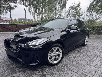Voiture accidenté BMW 1-serie BMW 120 1 Limousine 120 M Sport Camera Ambiance VOL 2026/1