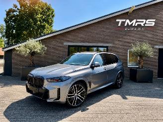 Schadeauto BMW X5 BMW X5 50e xDrive M Sport PANORAMADAK LUCHTVERING HUD TREKHAAK  AMBIANCE 2025/1