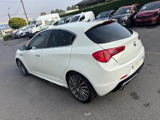 Voiture accidenté Alfa Romeo Giulietta QUADRIFOGLIO 2011/1