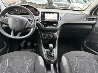 Peugeot 208  picture 9