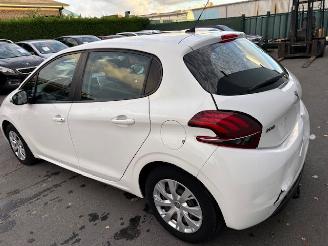 Peugeot 208  picture 3