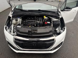 Peugeot 208  picture 9