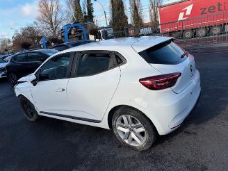 Damaged car Renault Clio  2021/12