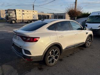 Coche accidentado Renault Arkana E-TECH 2023/4
