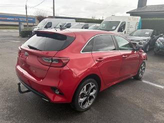 damaged passenger cars Kia Cee d  2018/12