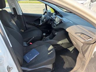 Schadeauto Peugeot 208  2017/7