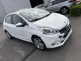 Peugeot 208  picture 3