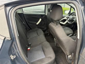Peugeot 208  picture 7