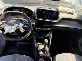 Peugeot 208  picture 6