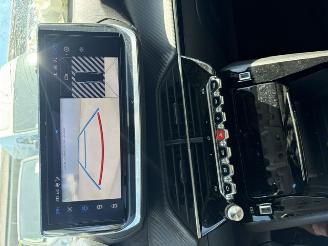 Peugeot 208  picture 9