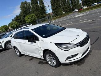 skadebil auto Opel Astra  2017/1