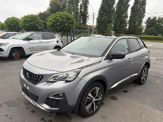Damaged car Peugeot 3008  2018/6