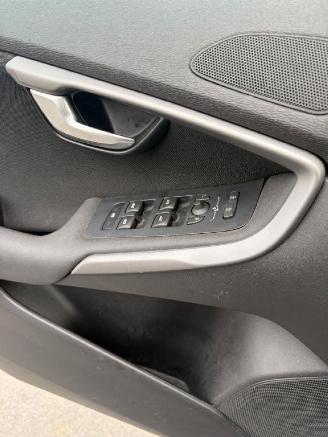Volvo V-40  picture 13