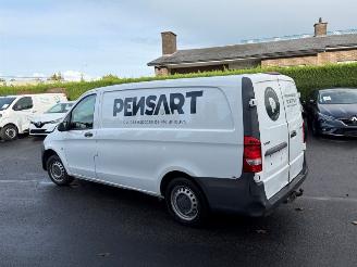 krockskadad bil bedrijf Mercedes Vito  2018/3