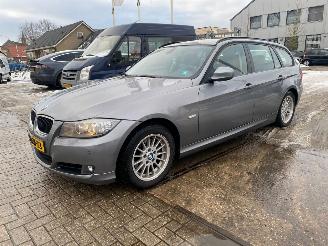 Vaurioauto  passenger cars BMW 3-serie Touring 320D Luxury Line 2012/3